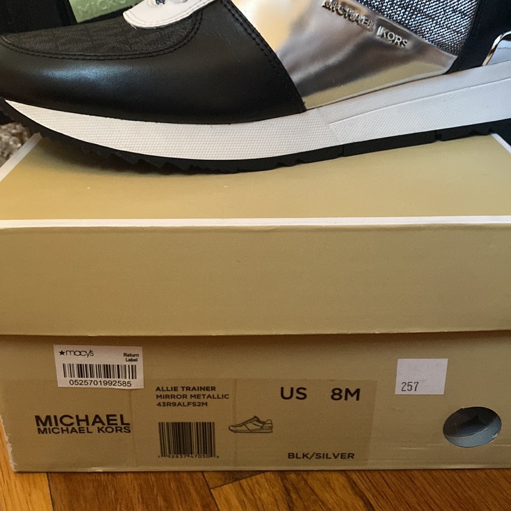 Michael Kors Allie Trainer metallic sneakers brand new size 8 - Picture 3 of 3